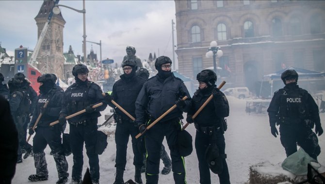 Kanada polisinin aşı karşıtı protestoculara yönelik operasyonları sürüyor