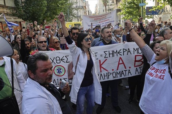 Yunanistan'da sağlık çalışanları 24 saatlik greve gitti