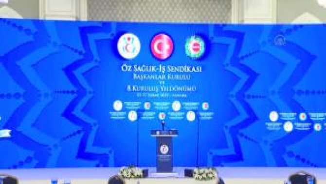 Öz Sağlık-İş'in 8. kuruluş yılı programında salgında hayatını kaybeden sağlıkçılar anıldı