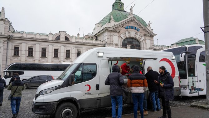 Türk Kızılay mobil beslenme aracıyla Ukrayna'daki mağdurlara destek oldu