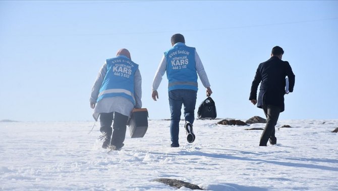 Kar, tipi ve kapalı yollara rağmen kırsaldaki evde sağlık hizmeti aksatılmıyor