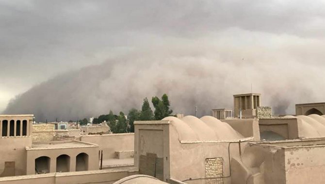 Erbil'de toz fırtınası sonrası 20 kişi nefes darlığı şikayetiyle hastaneye başvurdu