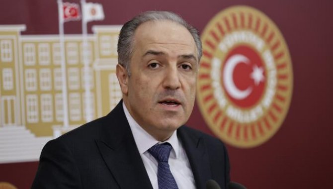 DEVA Parti'li Yeneroğlu: "Doktorlarımız ülkemizden kaçmaya çalışıyor"