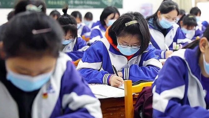 Çin'in Şanghay kentinde Kovid-19 nedeniyle yüz yüze eğitime ara verildi