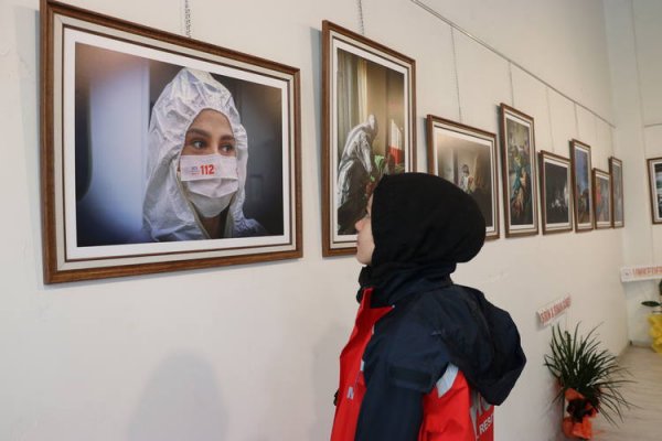 Fotoğraf meraklısı diş hekimleri, sağlık çalışanlarının Kovid-19 mücadelesini görüntüledi