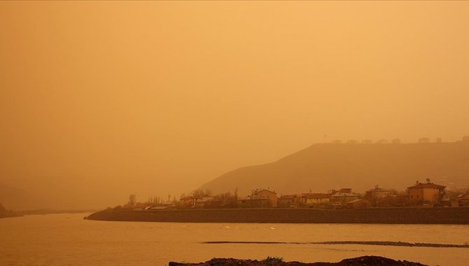 Afrika'dan "mineralli" çöl tozu geliyor