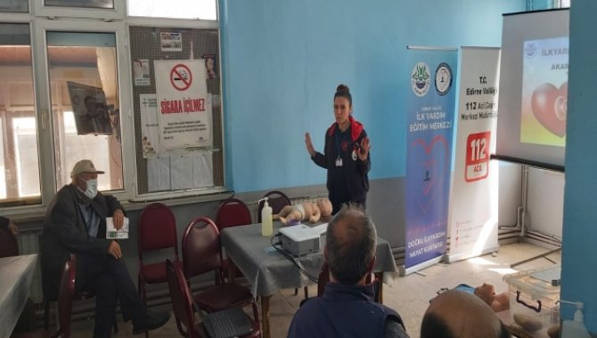 Edirne'de sağlık ekipleri köylerde ilk yardım eğitimi vermeyi sürdürüyor