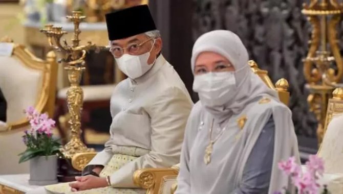 Malezya Kral ve Kraliçesi Kovid-19'a yakalandı