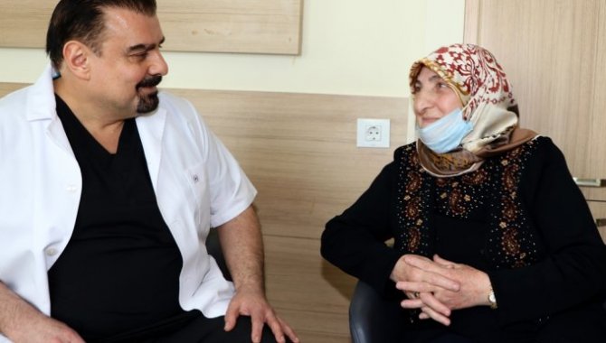 Doktorun dikkati bağırsak kanseri hastayı meme kanserinden de kurtardı