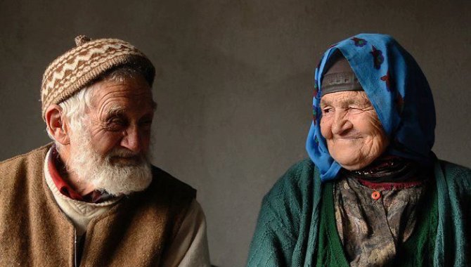 İmran öğretmen ve öğrencilerinin iyilik yolculuğu yaşlı ve engellilerin yüzünü güldürüyor