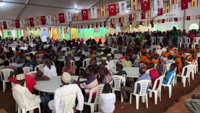 TİKA Uganda'daki 1200 yetim ve öksüz çocuk için iftar verdi