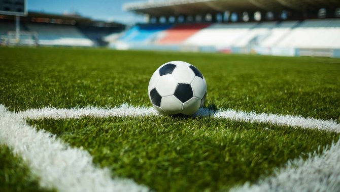 Sağlık çalışanları salgın döneminde yaşadıkları stresi futbolla aşıyor