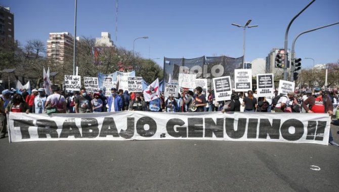 Arjantin'de binlerce kişi sosyal yardım talebiyle yürüdü