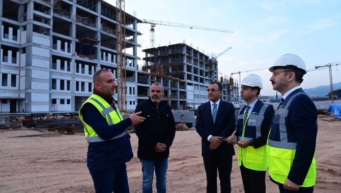 Aydın Valisi Aksoy, Şehir Hastanesi inşaatında incelemelerde bulundu