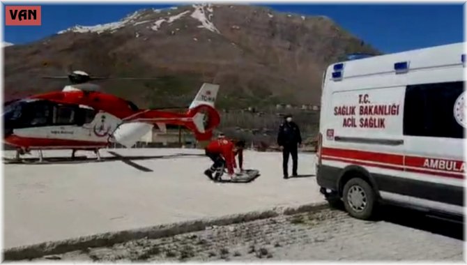 Van'da rahatsızlanan kişi ambulans helikopterle hastaneye ulaştırıldı