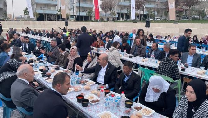 Mardin Valisi Demirtaş, yetimlerle iftar yaptı: