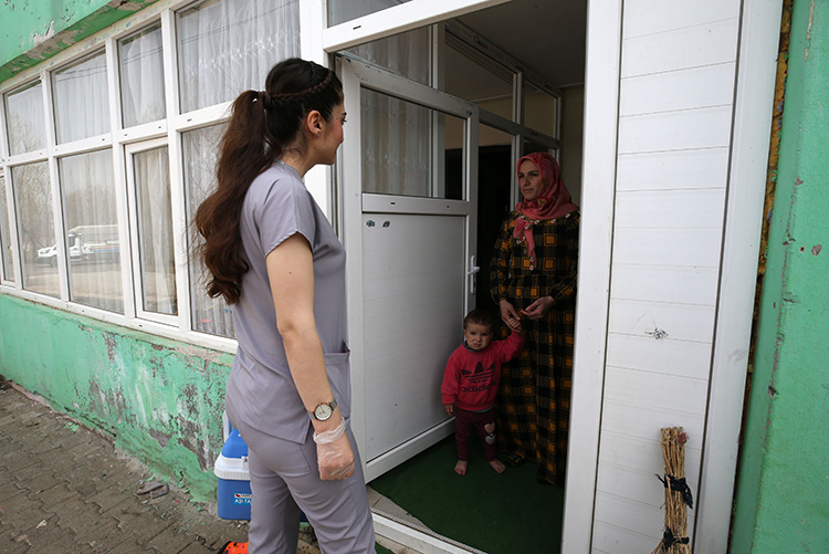 Kader ebe fedakarlığıyla köylülerin gönlüne taht kurdu