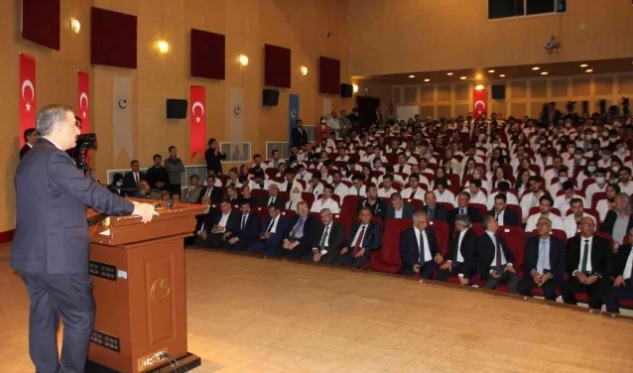 Sağlık Bakanı Fahrettin Koca, Adıyaman'da tıp fakültesi öğrencileriyle buluştu: