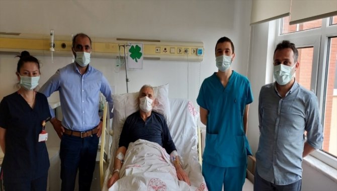 Bolu'da akciğerinde 5 yıldır lades kemiği bulunan kişi ameliyat edildi
