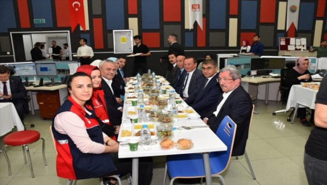 Karabük Valisi Gürel, 112 Acil Çağrı Merkezi personeliyle iftar yaptı