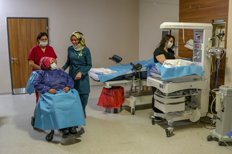 Kovid-19 sürecinde anne ve bebeklerin en büyük destekçisi ebeler oldu