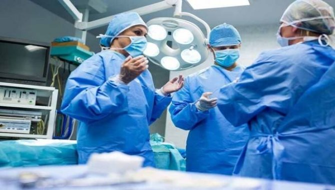 Erzurum'da 4 santimetrelik kesiyle kalp ameliyatı olan iki hasta şifa buldu