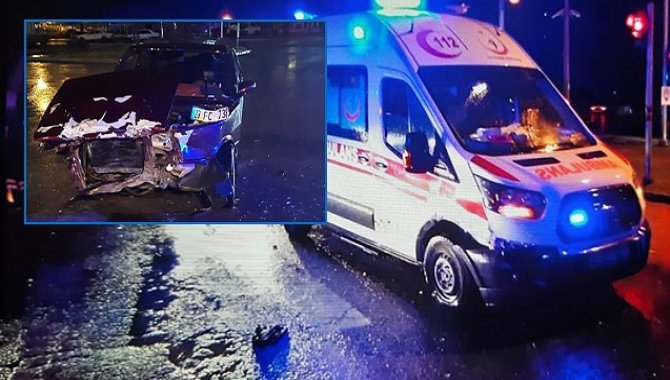 Elazığ'da ambulansla otomobilin çarpıştığı kazada 5 kişi yaralandı