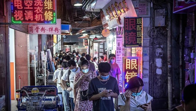 Çin'de son 24 saatte 7 bin 822, Hong Kong'da 300 Kovid-19 vakası tespit edildi