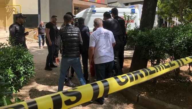 Gaziantep'te doktor, tartıştığı akrabasını tabancayla öldürdü