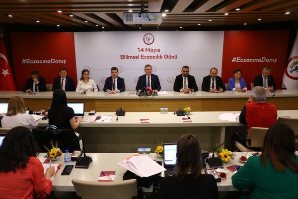 Türk Eczacılar Birliği Başkanı Üney: "Eczaneler sağlık sisteminin kilit taşı"