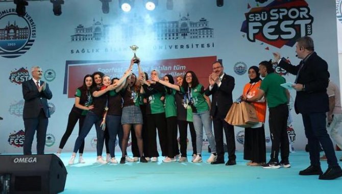 Bakan Kasapoğlu, SBÜ Uluslararası Spor Festivali SporFest 2022'nin ödül törenine katıldı