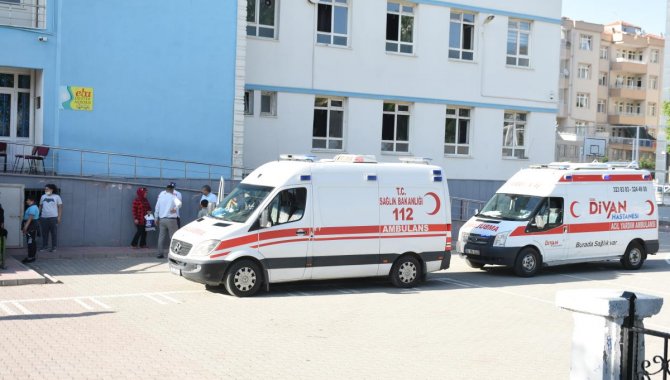 Malatya'da 12 öğrenci gıda zehirlenmesi şüphesiyle hastaneye kaldırıldı