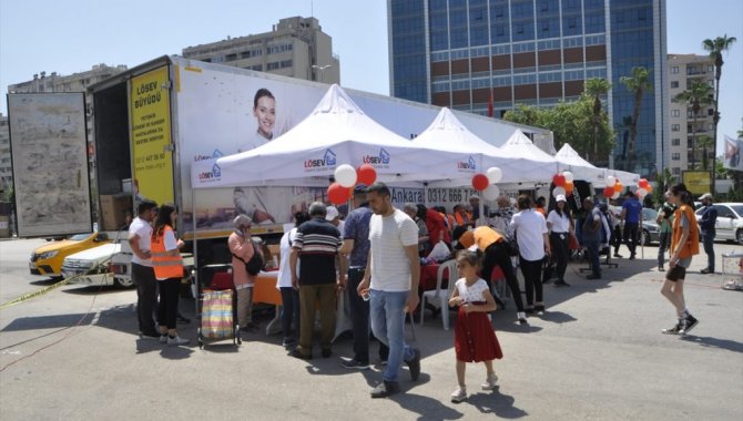 LÖSEV'in "İyilik Tırı" Adana'da