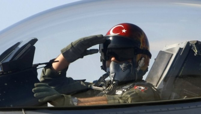 Savaş pilotları, göklerdeki kritik görev öncesi zorlu testlerden geçiyor