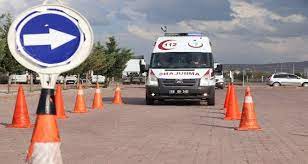 Zamanla yarışan 112 Acil servis ambulans sürücülerine zorlu trafik eğitimi