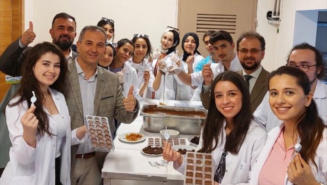 Ankara'da meslek yüksekokul öğrencileri şeker ilavesiz çikolata yaptı
