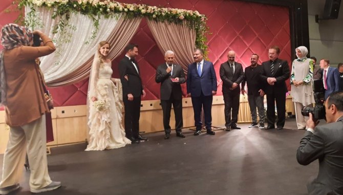 Sağlık Bakanı Koca, Basın Müşaviri Kirişçioğlu'nun nikah şahitliğini yaptı