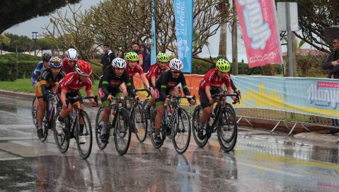 Dünya Bisiklet Günü dolayısıyla Alanya'da bisiklet turu düzenlendi