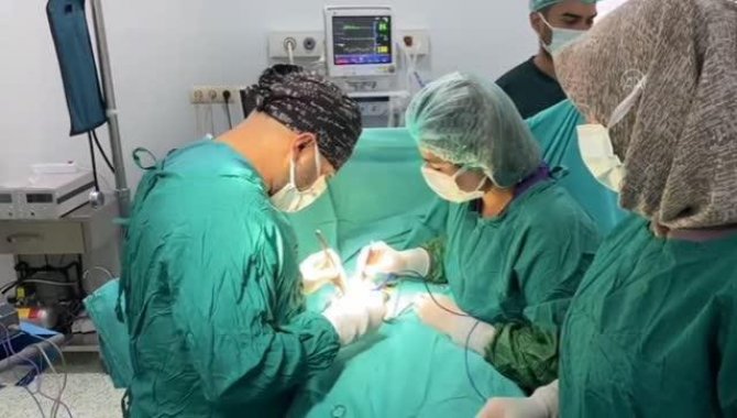 Bursa'da ameliyat edilen yaşlı kadının safra kesesinden 1284 taş çıkarıldı