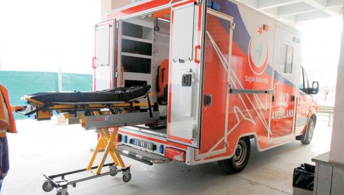 Antalya'da sağlık ekipleri, hava, kara ve denizden acil vakaların imdadına yetişiyor