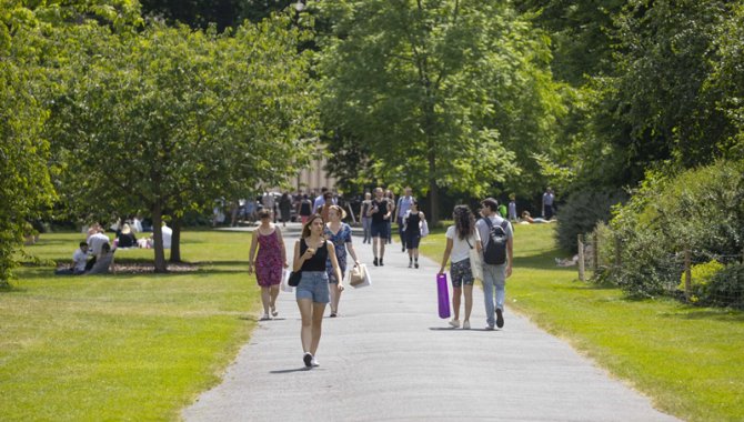 İngiltere'de sıcak hava dalgası etkili oluyor