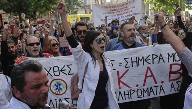 Yunanistan'da sağlık çalışanları grev yaptı