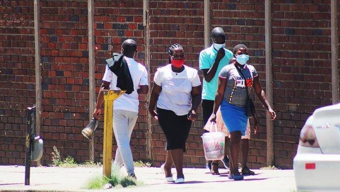 Güney Afrika'da maske takma zorunluluğu sona erdi