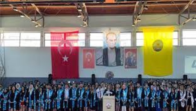 Trakya Üniversitesinin Keşan'daki yüksekokullarında mezuniyet törenleri yapıldı