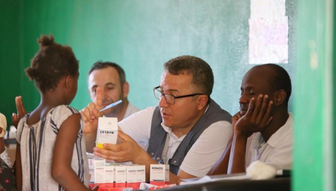 Türk hekimler Mali'de sağlık hizmetine erişemeyen hastalara şifa götürdü