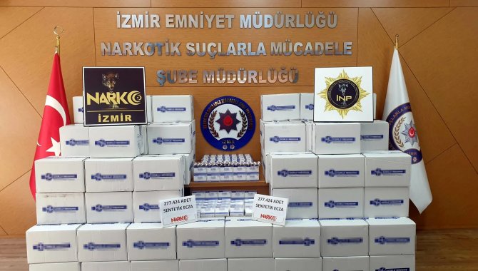 İzmir'de sahte faturayla temin ettikleri sentetik eczalarla yakalanan 4 kişi tutuklandı