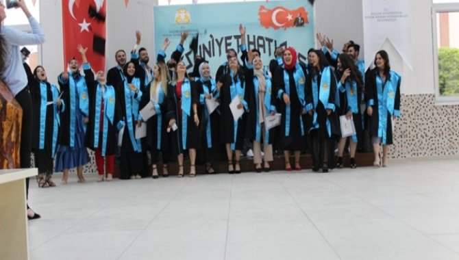 Seydişehir'de üniversite öğrencilerinin mezuniyet sevinci