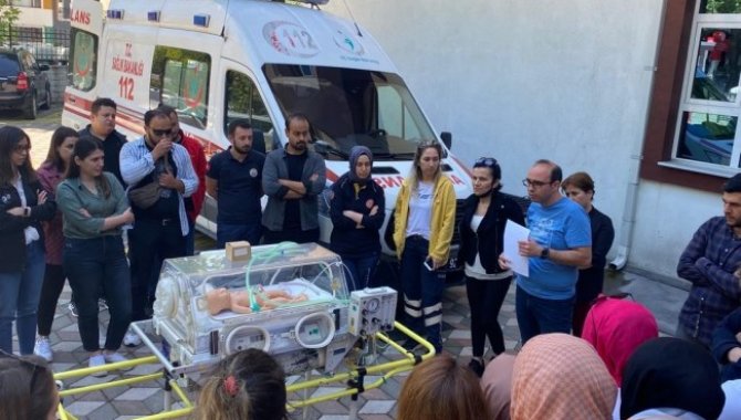 Acil sağlık personeline ambulansta doğum ve yenidoğan eğitimi verildi