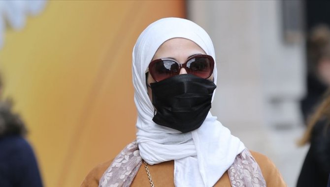 Katar'da artan Kovid-19 vakaları nedeniyle kapalı mekanlarda maske yeniden zorunlu oldu