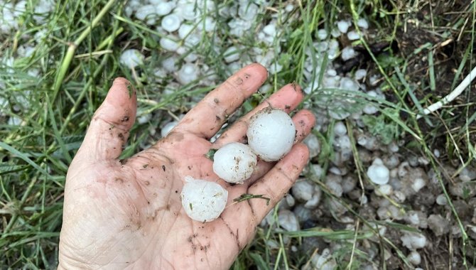 Bolu'da sağanak ve dolu taşkınlara ve hasara neden oldu